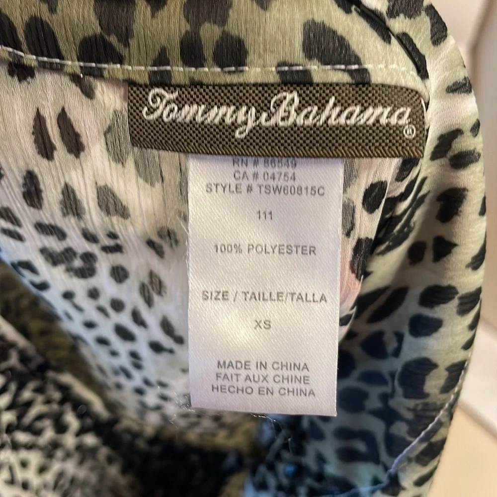 Tommy Bahama neckline beach